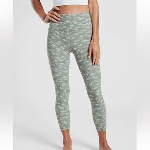 Athleta Salutation Stash Pocket II Print 7/8 Tights Small